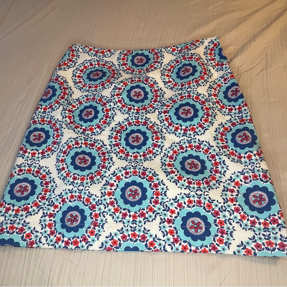 Talbots Geo Daisies side zip skirt above the knee blue red white size 6